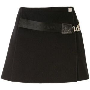 Chanel 2004 belted 100% wool skirt size 36
